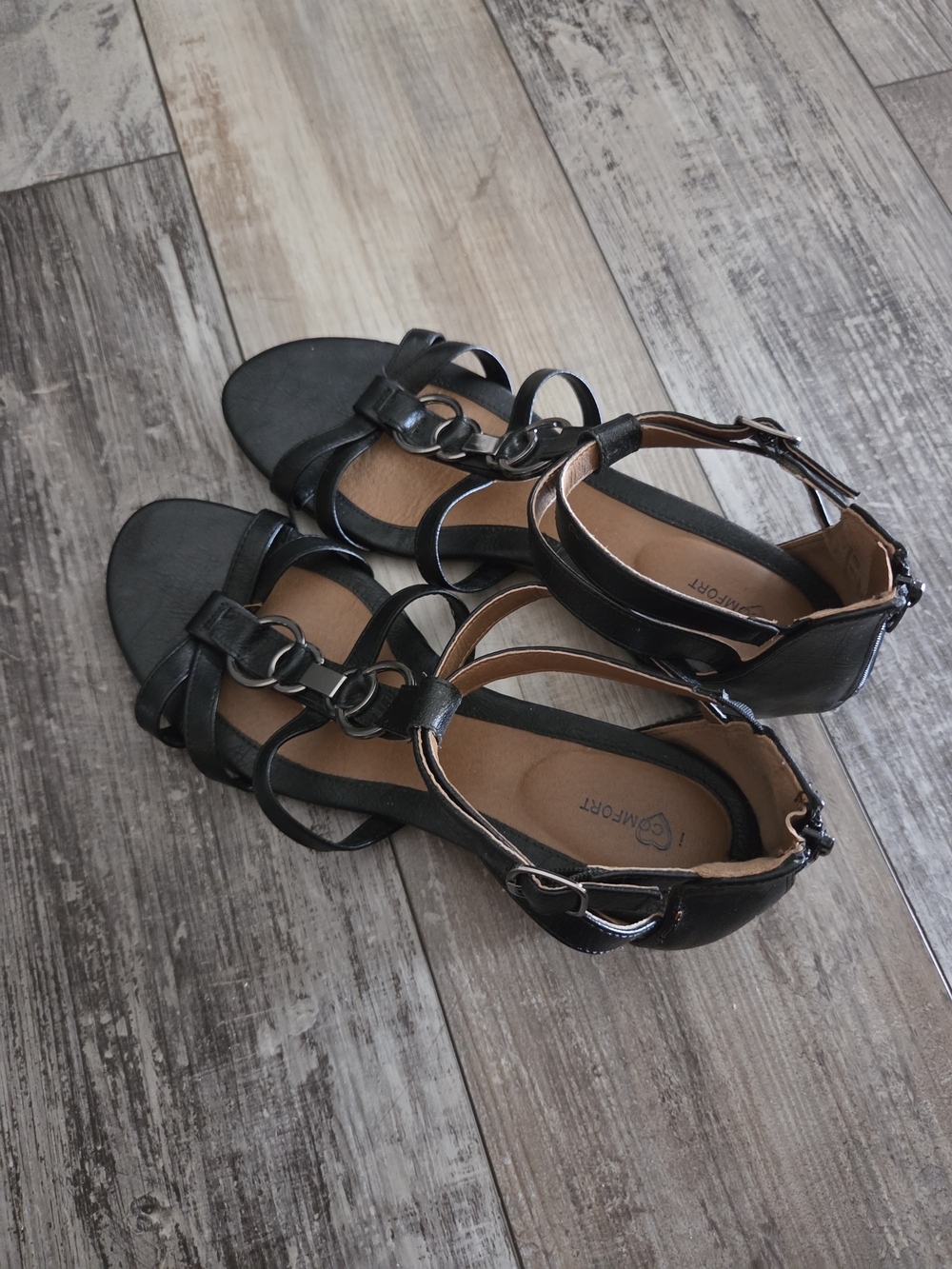 Women's Black Strappy Ring-Accent Sandals
